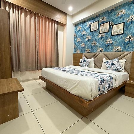 Hotelsuncity Inn Vadodara Kültér fotó