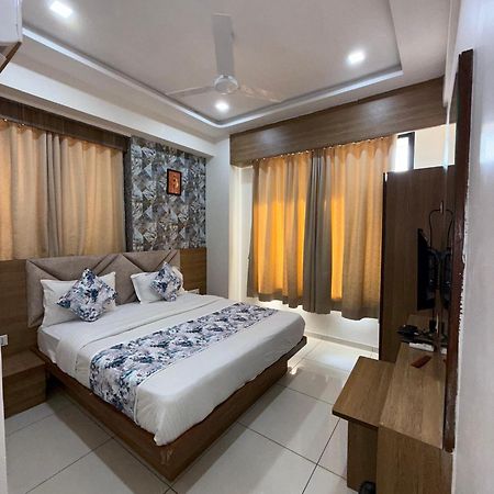 Hotelsuncity Inn Vadodara Kültér fotó